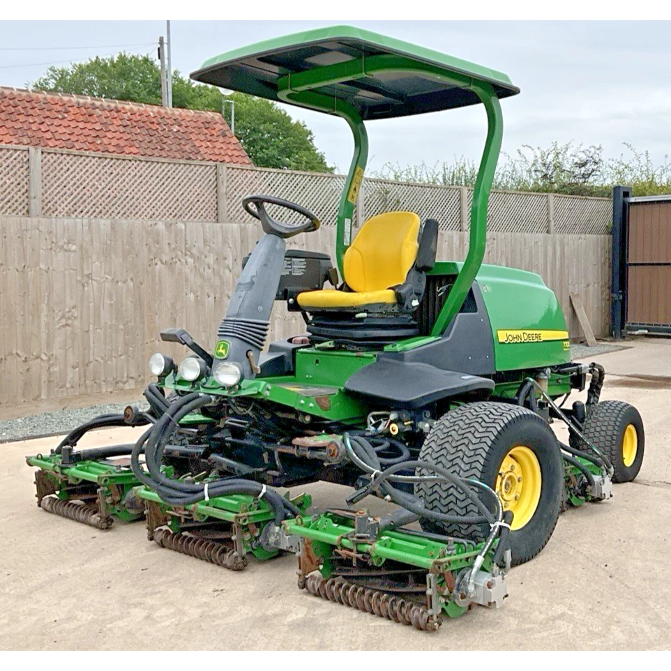 2011 JOHN DEERE 7700 5 GANG FAIRWAY RIDE ON LAWN MOWER